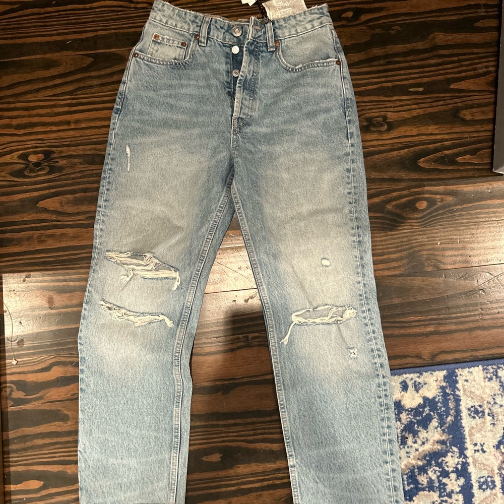 Zara Jeans size 4 straight jeans with rips